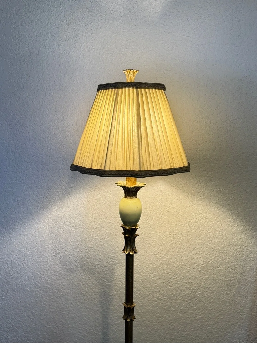 Vintage Beige Pleated Scalloped Lamp shade
